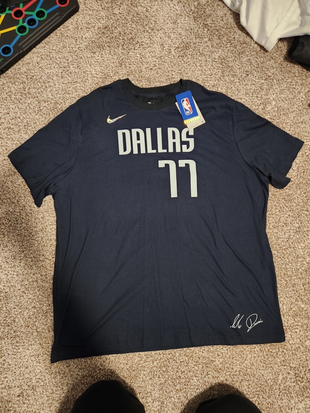 Nike NBA Dallas Mavericks Luka Dončić #77 T-shirt